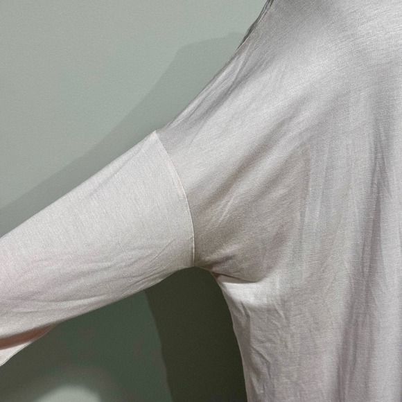 J. Jill Mixed-Media Relaxed V-Neck
Blouse in Blush, size Medium‎ - Picture 12 of 13